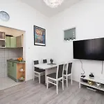 شقة Daki's Place زادار