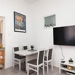 شقة Daki's Place زادار
