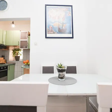 Apartment Daki's Place *